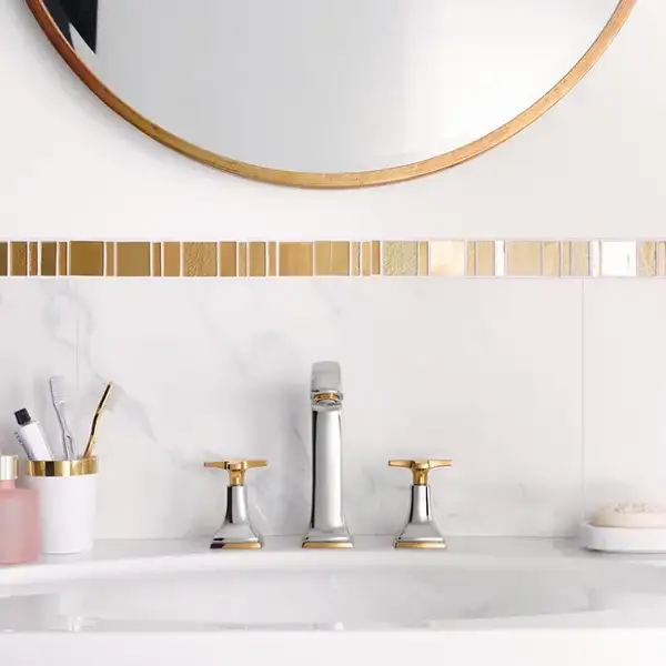 Смеситель для раковины на 3 отверстия Hansgrohe Metropol Classic (цвет - хром/золото), с донным клапаном (31307090) фото 2 Aquada.com.ua Смеситель для раковины на 3 отверстия Hansgrohe Metropol Classic (цвет - хром/золото), с донным клапаном (31307090) фото 2 Aquada.com.ua