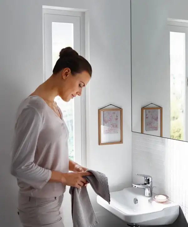 Смеситель для раковины Hansgrohe Novus (цвет - хром), с донным клапаном (71020000) фото 2 Aquada.com.ua