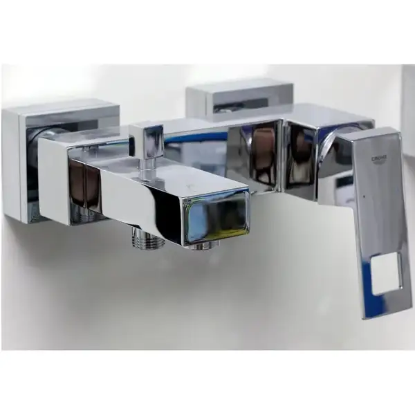 Grohe Eurocube Змішувач для ванни, хром (23140000) Grohe Eurocube Змішувач для ванни, хром (23140000)