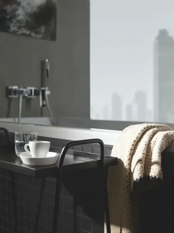 Grohe Eurocube Смеситель для ванны, хром (23141000) Grohe Eurocube Смеситель для ванны, хром (23141000)