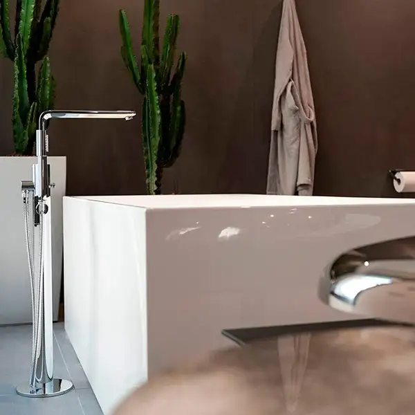 Grohe Lineare New Змішувач для ванни, хром (23792001) Grohe Lineare New Змішувач для ванни, хром (23792001)