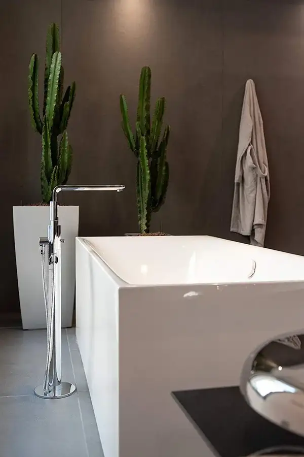 Смеситель отдельностоящий для ванны Grohe Lineare (цвет - хром) (23792001) фото 6 Aquada.com.ua Смеситель отдельностоящий для ванны Grohe Lineare (цвет - хром) (23792001) фото 6 Aquada.com.ua
