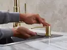 Врізний диспенсер для рідини REA GOLD 250 мл. золотий (BAT-08000)
