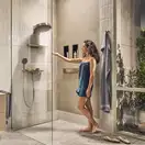 Настенный держатель Porter 500 с полкой левый Hansgrohe Porter E (цвет - шлифованный чёрный хром) 26843340