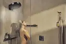 Термостат на 2 потребителя со встроенной защитной комбинацией EN 1717 Hansgrohe ShowerSelect Comfort E (цвет - чёрный матовый) 15578670