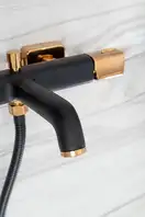 Смеситель для ванны и душа REA SALTO BLACK ROSE GOLD настенный с изливом (REA-B6352)