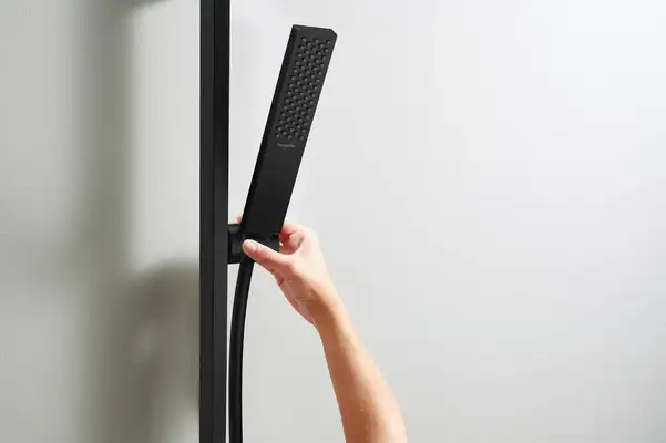 Hansgrohe Pulsify E Душевой гарнитур, черный матовый (24381670) Hansgrohe Pulsify E Душевой гарнитур, черный матовый (24381670)