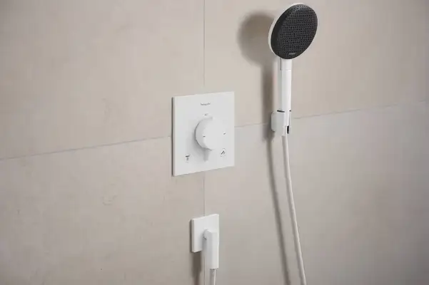 Hansgrohe Raindance Alive Select S 3Jet, Matt White (24611700) Hansgrohe Raindance Alive Select S 3Jet, Matt White (24611700)