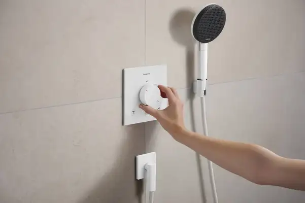 Hansgrohe Raindance Alive Select S 3Jet, Matt White (24611700) Hansgrohe Raindance Alive Select S 3Jet, Matt White (24611700)