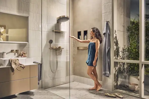 Душевая лейка 500 с душевой полкой Hansgrohe Rainfinity, 1 тип струи (цвет - шлифованная бронза) 26243140