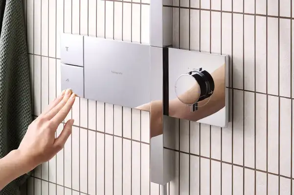 Hansgrohe Raindance Alive Q 210/340 Душевая система, хром (24582000) Hansgrohe Raindance Alive Q 210/340 Душевая система, хром (24582000)