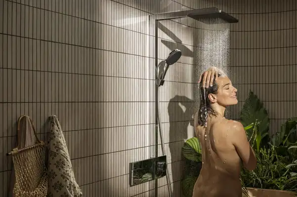 Hansgrohe Raindance Alive Q Душевая система, хром (24590000) Hansgrohe Raindance Alive Q Душевая система, хром (24590000)