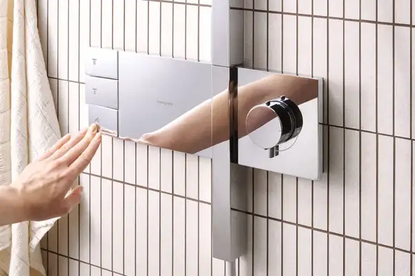 Hansgrohe Raindance Alive Q Душевая система, хром (24590000) Hansgrohe Raindance Alive Q Душевая система, хром (24590000)