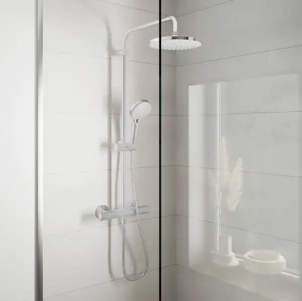 Hansgrohe Vernis Blend Showerpipe 200, черный матовый (26276670) Hansgrohe Vernis Blend Showerpipe 200, черный матовый (26276670)