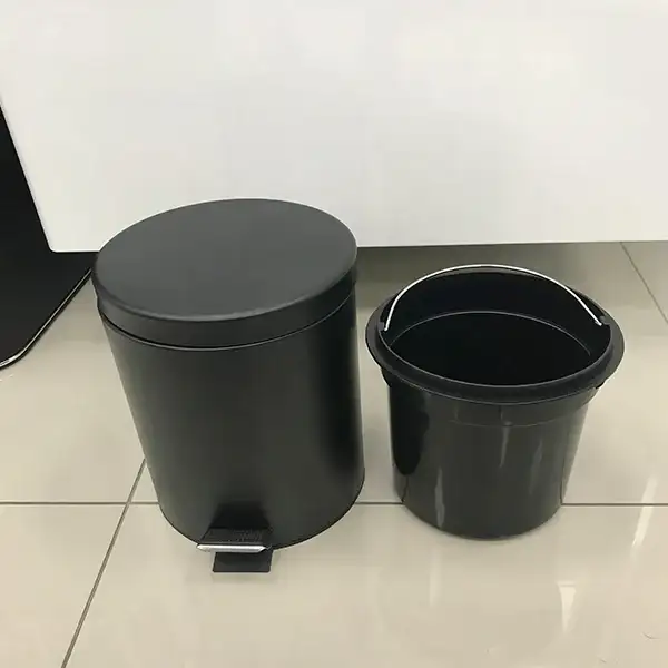 Відро для сміття 5L 104315010 DARK "Soft Close" Bemeta Чехія Відро для сміття 5L 104315010 DARK "Soft Close" Bemeta Чехія