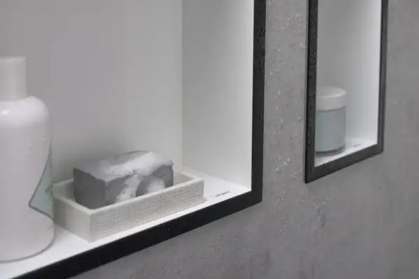 Настенная ниша с дизайнерской рамкой Hansgrohe XtraStoris Individual 30 х 15 х 10 см, чёрный матовый (56096670) фото 3 Aquada.com.ua Настенная ниша с дизайнерской рамкой Hansgrohe XtraStoris Individual 30 х 15 х 10 см, чёрный матовый (56096670) фото 3 Aquada.com.ua
