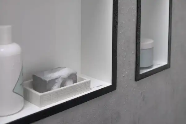 Настенная ниша с дизайнерской рамкой Hansgrohe XtraStoris Individual 30 х 30 х 10 см, чёрный матовый (56099670) фото 3 Aquada.com.ua Настенная ниша с дизайнерской рамкой Hansgrohe XtraStoris Individual 30 х 30 х 10 см, чёрный матовый (56099670) фото 3 Aquada.com.ua