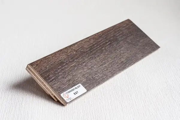 Плінтус 82x16 мм, шпон нат. дерева 537, Lucciano (173082QC16L537)