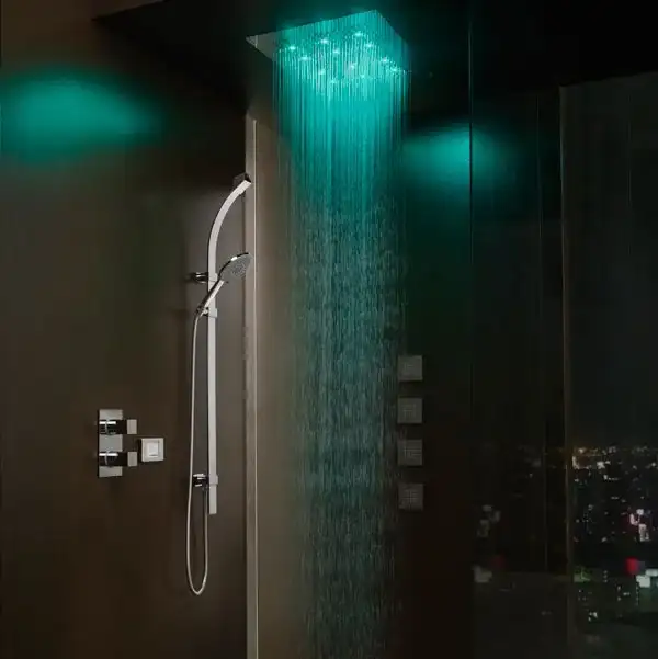 Душова лійка BOSSINI DREAM-RECTANGULAR 12 LED RGB для підвісної стелі 57x47сm, хром (H37455000030016) Душова лійка BOSSINI DREAM-RECTANGULAR 12 LED RGB для підвісної стелі 57x47сm, хром (H37455000030016)
