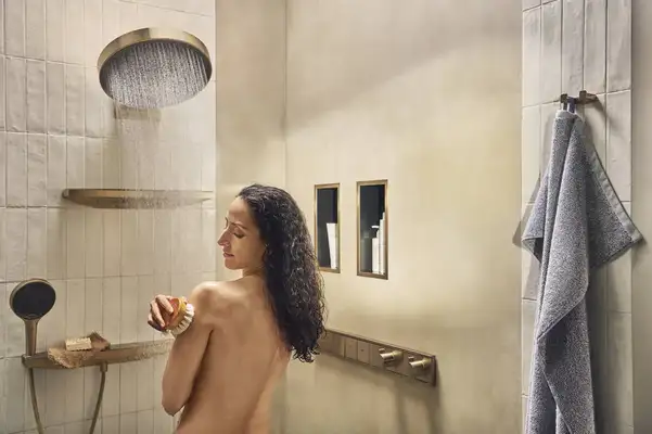Настенный держатель Porter 500 с полкой левый Hansgrohe Porter E (цвет - шлифованная бронза) 26843140 Настенный держатель Porter 500 с полкой левый Hansgrohe Porter E (цвет - шлифованная бронза) 26843140