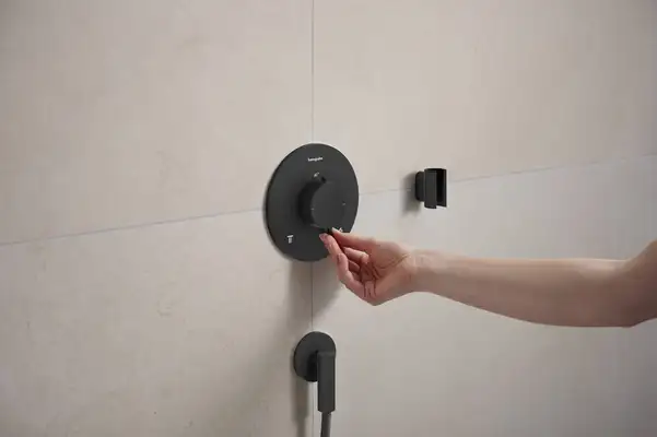 Шлангове приєднання Hansgrohe Fixfit Fine S (колір - чорний матовий) 28882670 Шлангове приєднання Hansgrohe Fixfit Fine S (колір - чорний матовий) 28882670