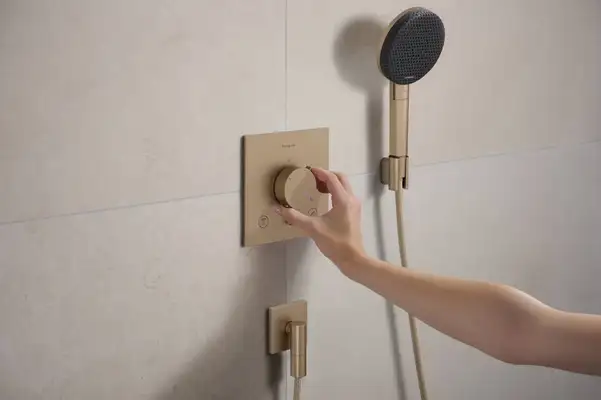Шлангове приєднання Hansgrohe Fixfit Fine E (колір - шліфована бронза) 28883140 Шлангове приєднання Hansgrohe Fixfit Fine E (колір - шліфована бронза) 28883140