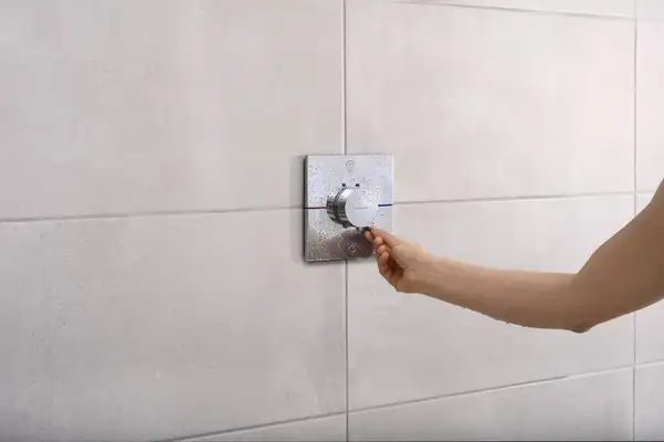 Термостат на 2 потребителя со встроенной защитной комбинацией EN 1717 Hansgrohe ShowerSelect Comfort E (цвет - хром) 15578000 Термостат на 2 потребителя со встроенной защитной комбинацией EN 1717 Hansgrohe ShowerSelect Comfort E (цвет - хром) 15578000