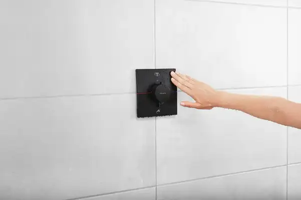 Термостат на 2 потребителя со встроенной защитной комбинацией EN 1717 Hansgrohe ShowerSelect Comfort E (цвет - чёрный матовый) 15578670 Термостат на 2 потребителя со встроенной защитной комбинацией EN 1717 Hansgrohe ShowerSelect Comfort E (цвет - чёрный матовый) 15578670