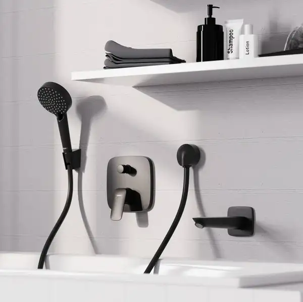 Hansgrohe Logis Змішувач для ванни/душа, чорний матовий (71405670) Hansgrohe Logis Змішувач для ванни/душа, чорний матовий (71405670)
