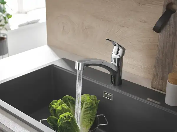 Grohe Eurosmart New Смеситель для кухни, хром (30305001) Grohe Eurosmart New Смеситель для кухни, хром (30305001)