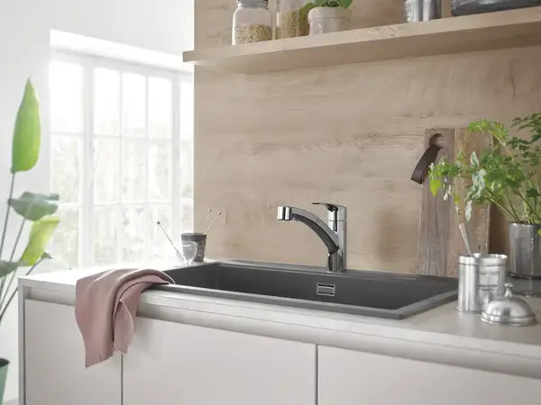 Grohe Eurosmart New Смеситель для кухни, хром (30305001) Grohe Eurosmart New Смеситель для кухни, хром (30305001)