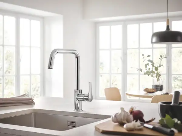 Grohe Eurosmart New Смеситель для кухни, хром (30567000) Grohe Eurosmart New Смеситель для кухни, хром (30567000)