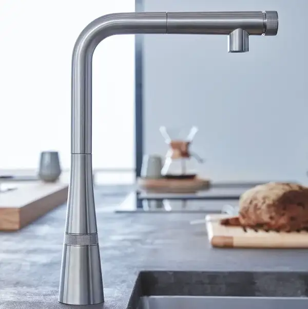 Змішувач для кухні GROHE Essence SmartControl з висувним L-подібним виливом, графіт глянець (31615A00) Змішувач для кухні GROHE Essence SmartControl з висувним L-подібним виливом, графіт глянець (31615A00)