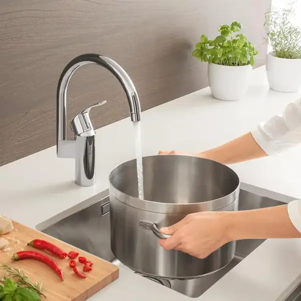 Кухонний змішувач для мийки GROHE Eurosmart (33202DC2) Кухонний змішувач для мийки GROHE Eurosmart (33202DC2)