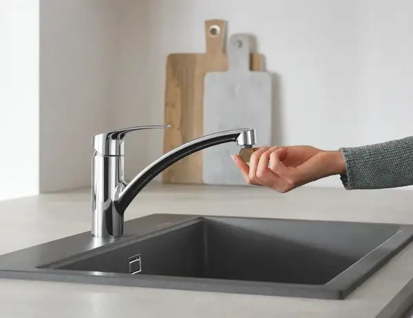 Grohe Eurosmart New Смеситель для кухни, хром (33281003) Grohe Eurosmart New Смеситель для кухни, хром (33281003)