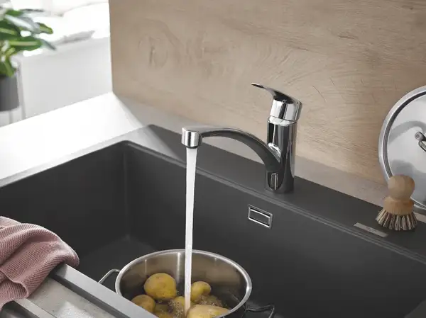 Grohe Eurosmart New Смеситель для кухни, хром (33281003) Grohe Eurosmart New Смеситель для кухни, хром (33281003)