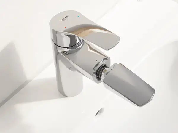 Змішувач для раковини з висувним виливом Grohe Eurosmart New (23976003)