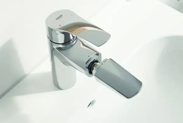 Змішувач для раковини з висувним виливом Grohe Eurosmart New (23976003)