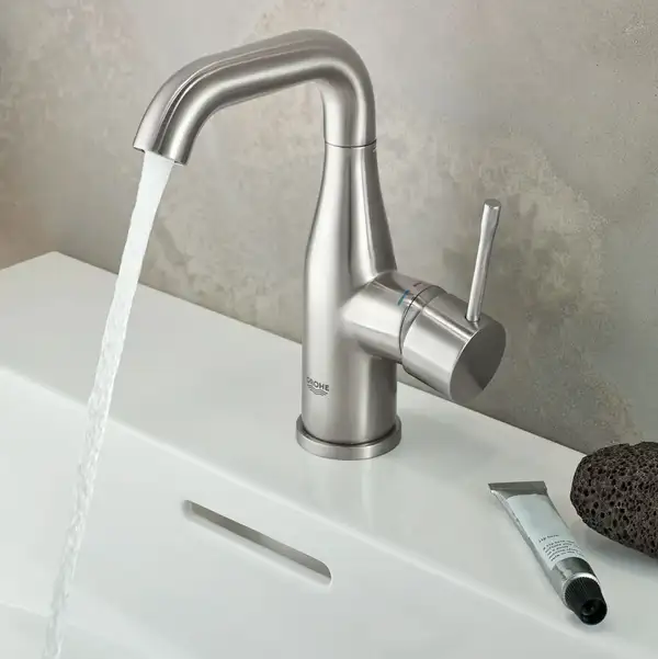 Grohe Essence New Смеситель для умывальника, черный (24176KF1)