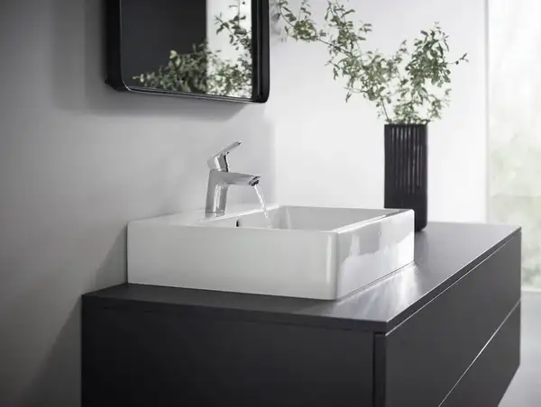 Смеситель для раковины 70 Hansgrohe Logis (цвет - хром), со сливным клапаном Push-Open 71077000 Смеситель для раковины 70 Hansgrohe Logis (цвет - хром), со сливным клапаном Push-Open 71077000