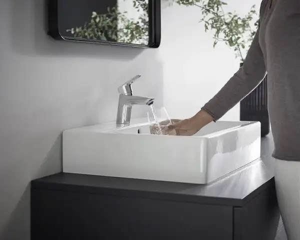 Смеситель для раковины 70 Hansgrohe Logis (цвет - хром), со сливным клапаном Push-Open 71077000 Смеситель для раковины 70 Hansgrohe Logis (цвет - хром), со сливным клапаном Push-Open 71077000