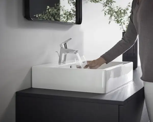 Смеситель для раковины 70 Hansgrohe Logis (цвет - хром), с металлическим сливным гарнитуром 71170000 Смеситель для раковины 70 Hansgrohe Logis (цвет - хром), с металлическим сливным гарнитуром 71170000