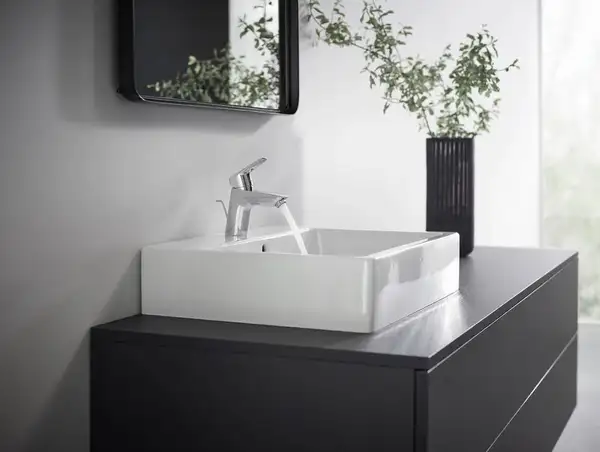 Смеситель для раковины 70 Hansgrohe Logis (цвет - хром), с металлическим сливным гарнитуром 71170000 Смеситель для раковины 70 Hansgrohe Logis (цвет - хром), с металлическим сливным гарнитуром 71170000