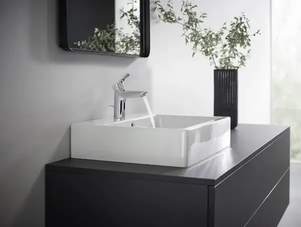 Смеситель для раковины 100 Hansgrohe Logis (цвет - хром), с металлическим сливным гарнитуром 71171000 Смеситель для раковины 100 Hansgrohe Logis (цвет - хром), с металлическим сливным гарнитуром 71171000