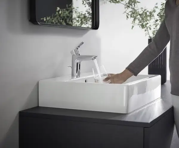 Смеситель для раковины 100 Hansgrohe Logis (цвет - хром), с металлическим сливным гарнитуром 71171000 Смеситель для раковины 100 Hansgrohe Logis (цвет - хром), с металлическим сливным гарнитуром 71171000