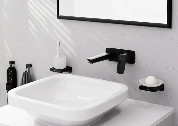 Hansgrohe Logis Смеситель для раковины, настенный, черный (71220670) Hansgrohe Logis Смеситель для раковины, настенный, черный (71220670)