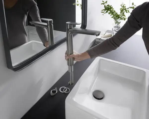 Смеситель для раковины высокий Hansgrohe Talis E (цвет - шлифованный чёрный хром), без донного клапана 71717340 Смеситель для раковины высокий Hansgrohe Talis E (цвет - шлифованный чёрный хром), без донного клапана 71717340