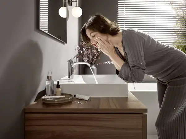 Смеситель для раковины Hansgrohe Vivenis (цвет - хром), с донным клапаном (75020000) фото 2 Aquada.com.ua Смеситель для раковины Hansgrohe Vivenis (цвет - хром), с донным клапаном (75020000) фото 2 Aquada.com.ua