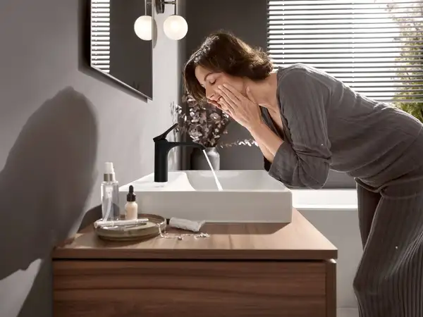 Смеситель для раковины Hansgrohe Vivenis (цвет - чёрный матовый), с донным клапаном (75020670) фото 3 Aquada.com.ua Смеситель для раковины Hansgrohe Vivenis (цвет - чёрный матовый), с донным клапаном (75020670) фото 3 Aquada.com.ua