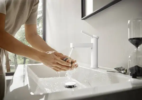 Смеситель для раковины Hansgrohe Finoris CoolStart (цвет - белый матовый), с донным клапаном Push Open (76024700) фото 2 Aquada.com.ua Смеситель для раковины Hansgrohe Finoris CoolStart (цвет - белый матовый), с донным клапаном Push Open (76024700) фото 2 Aquada.com.ua